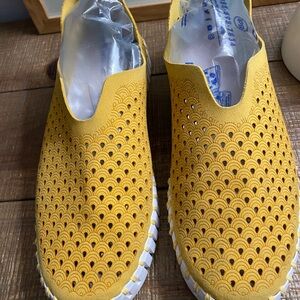 ISLE JACOBSEN Tulip Slip on